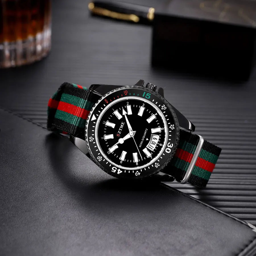 Reloj con calendario con correa de nailon a la moda para hombres